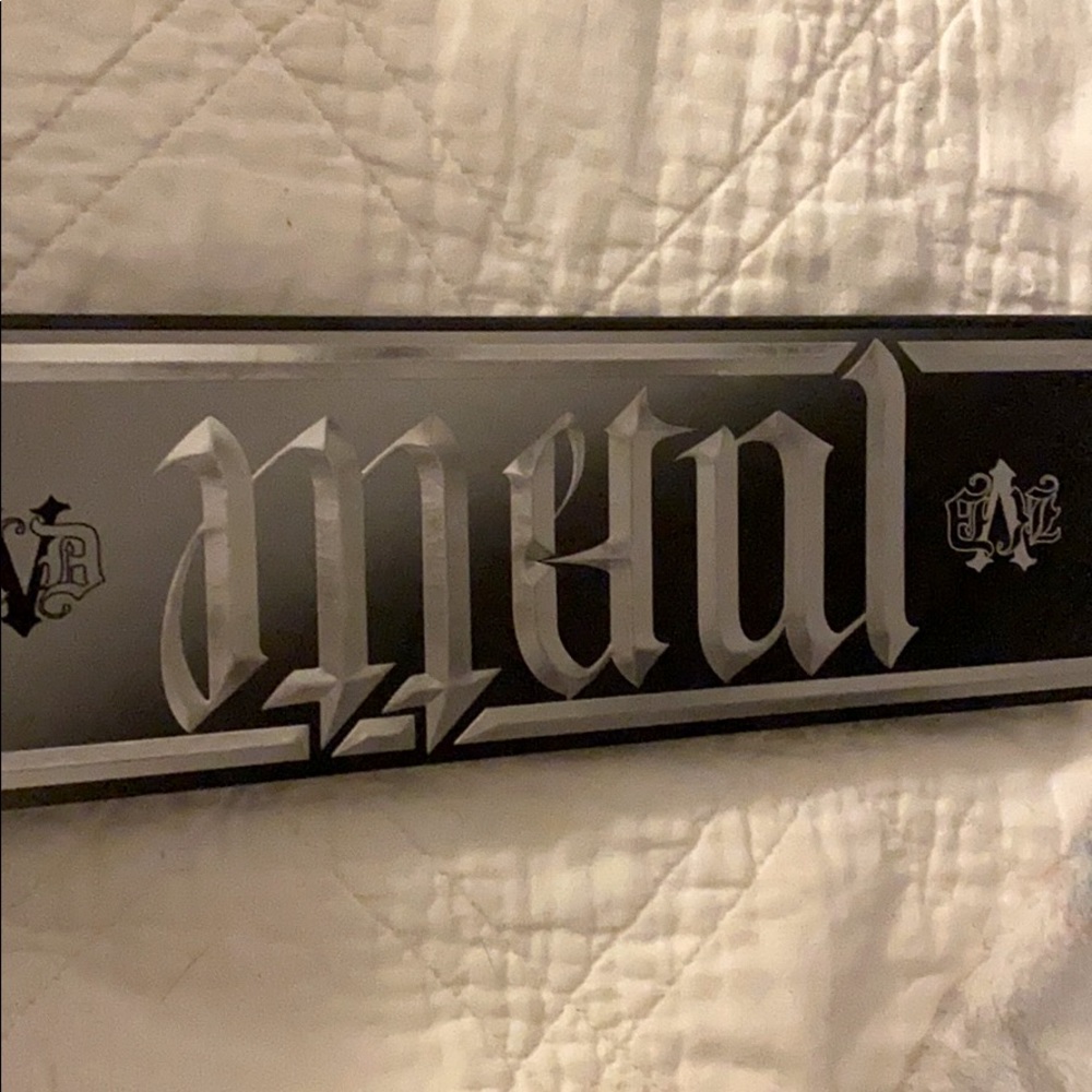 Kat Von D limited edition eyeshadow palette